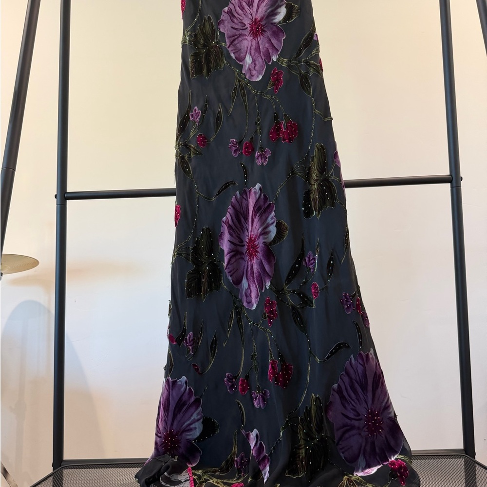 Cache Long Black Floral Beaded Dress in size 6 (good for 5’2”-5’4”) - Picture 5 of 5